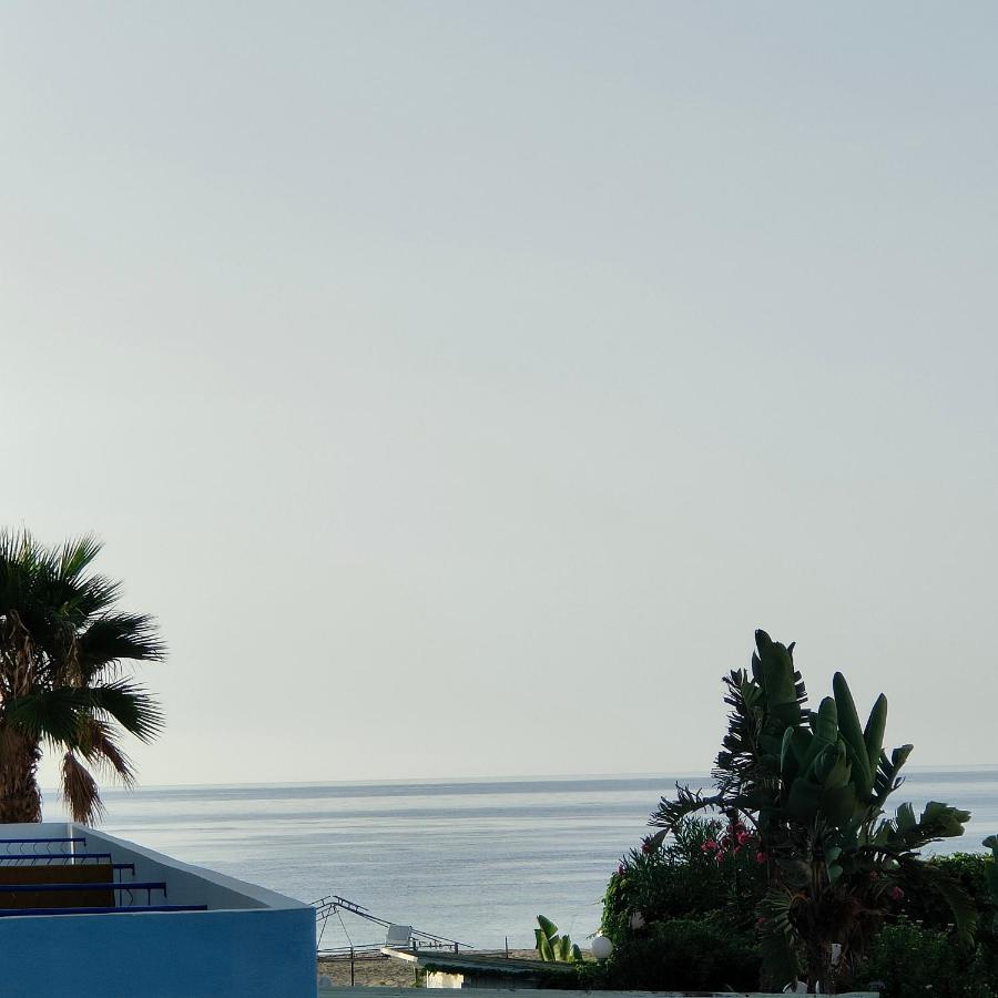 Appartamento I Puritani On The Beach จีอาร์ดีนี นักซอส ภายนอก รูปภาพ