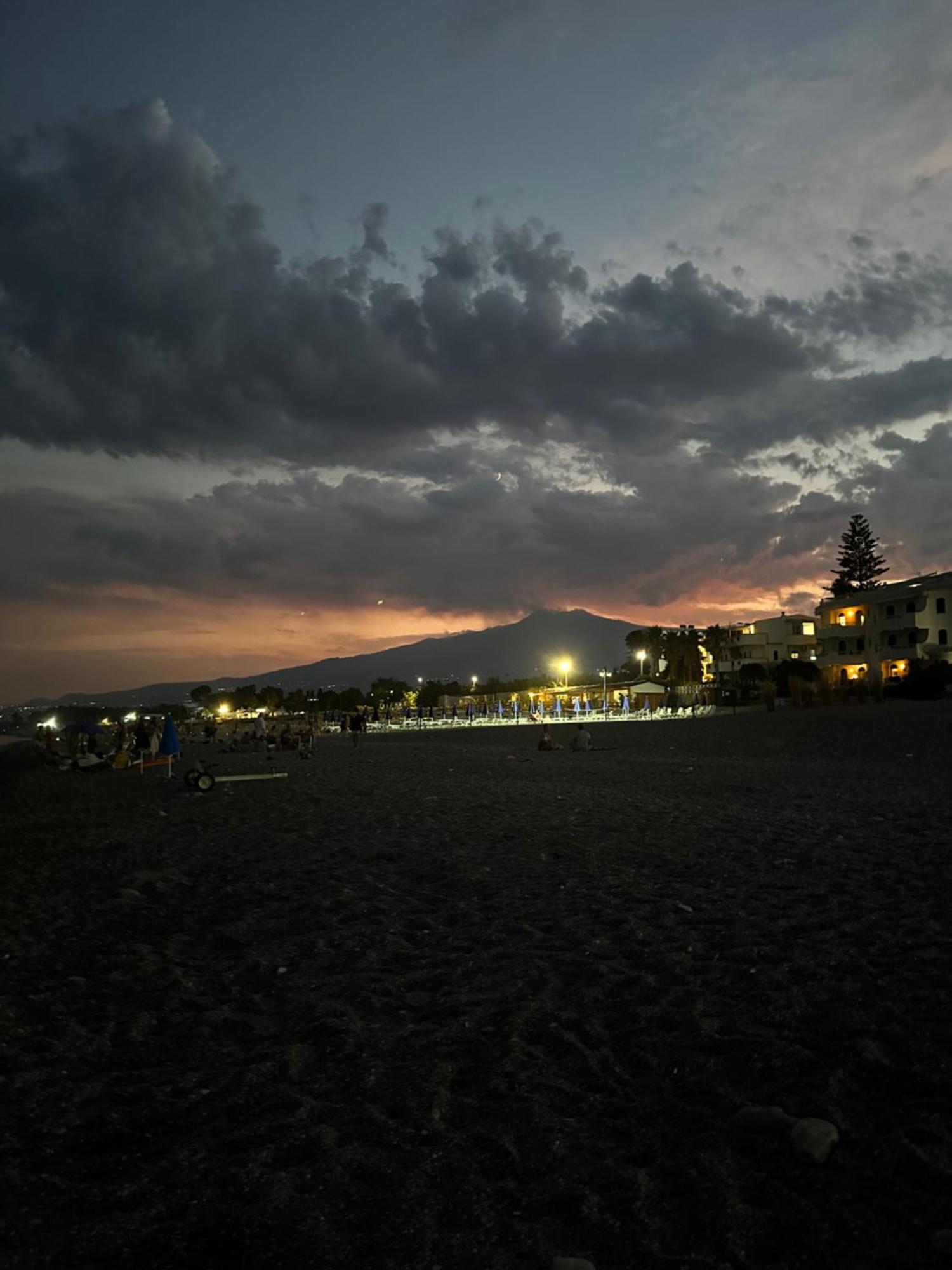 Appartamento I Puritani On The Beach จีอาร์ดีนี นักซอส ภายนอก รูปภาพ