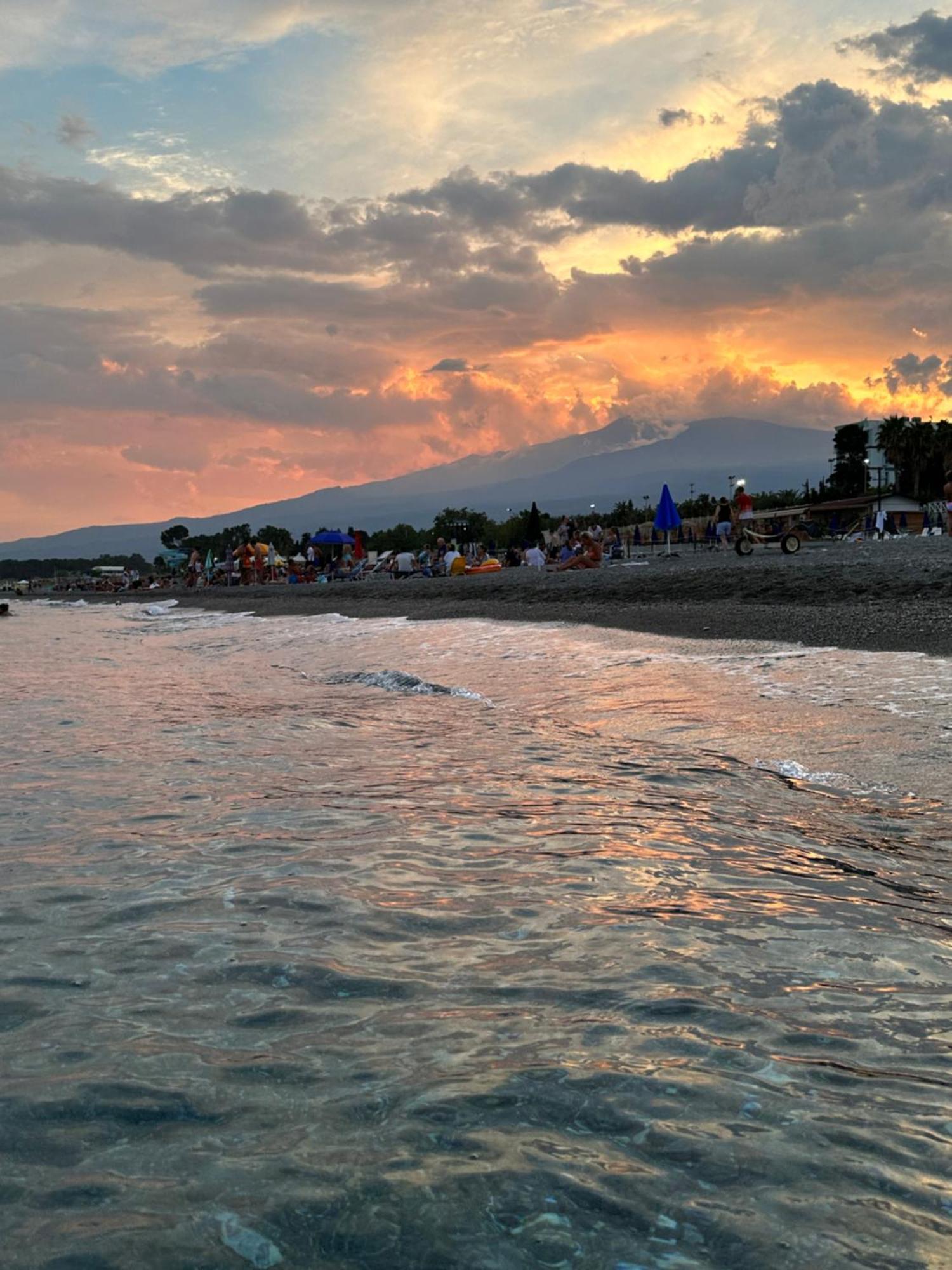 Appartamento I Puritani On The Beach จีอาร์ดีนี นักซอส ภายนอก รูปภาพ