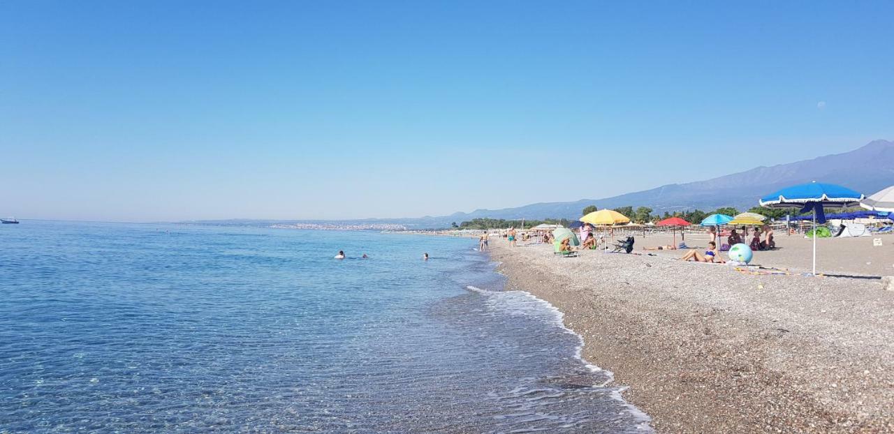 Appartamento I Puritani On The Beach จีอาร์ดีนี นักซอส ภายนอก รูปภาพ