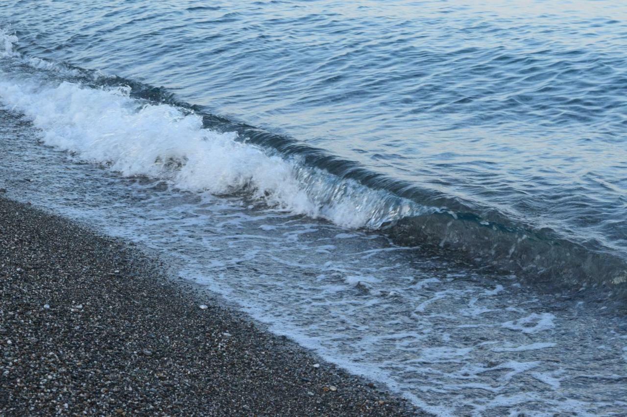 Appartamento I Puritani On The Beach จีอาร์ดีนี นักซอส ภายนอก รูปภาพ